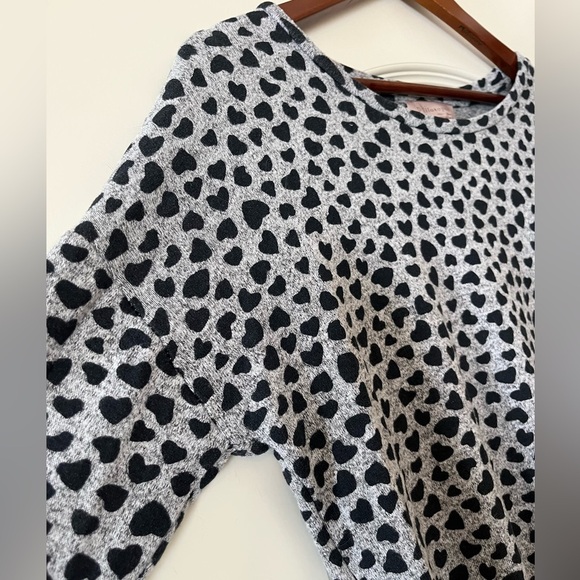 Philosophy Gray with Black Heart Design Long Sleeve Top Women’s Size Medium - Picture 4 of 13